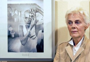Μαρί-Λορ ντε Ντεκέρ: Πέθανε σε ηλικία 75 ετών η πολεμική ανταποκρίτρια