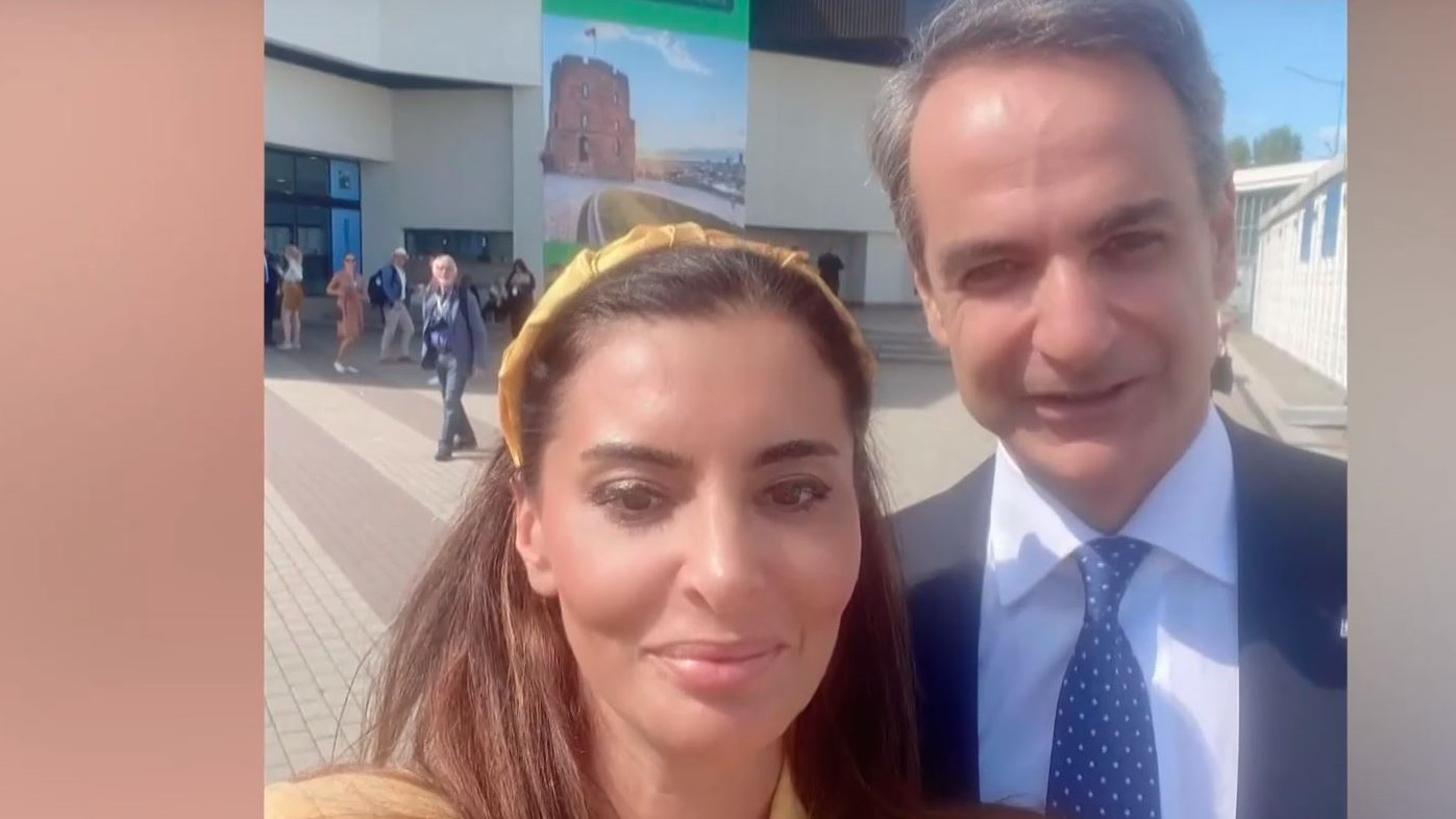 Η ιστορία μιας selfie: Η Τουρκάλα δημοσιογράφος περιγράφει πώς έπεισε τον Μητσοτάκη