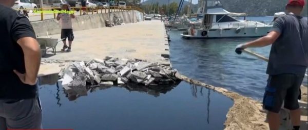Λάδια στον κόλπο του Πόρτο Κουφό: Έσπασε βυτίο – Το ατύχημα στη Χαλκιδική και η επιχείρηση για την απορρύπανση