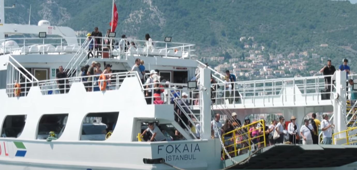 «Απόβαση» Τούρκων τουριστών στη Λέσβο - Πάνω από 9.000 κατέκλυσαν το νησί