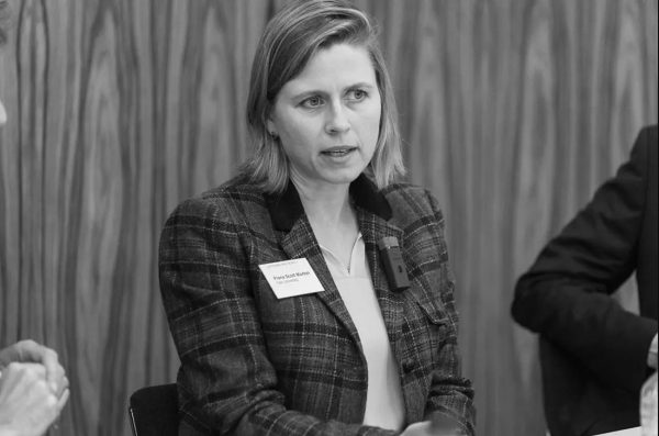 Φιόνα Σκοτ Μόρτον: Τι γυρεύει μια αμερικανική «αλεπού» στο ευρωπαϊκό «παζάρι»;