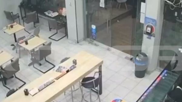 Περιστέρι: Καρέ καρέ η ληστεία σε κατάστημα τυχερών παιχνιδιών – Βίντεο ντοκουμέντο