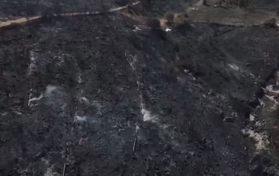 Φωτιά στον Κουβαρά: Βίντεο «γροθιά στο στομάχι» – Η καταστροφή από drone