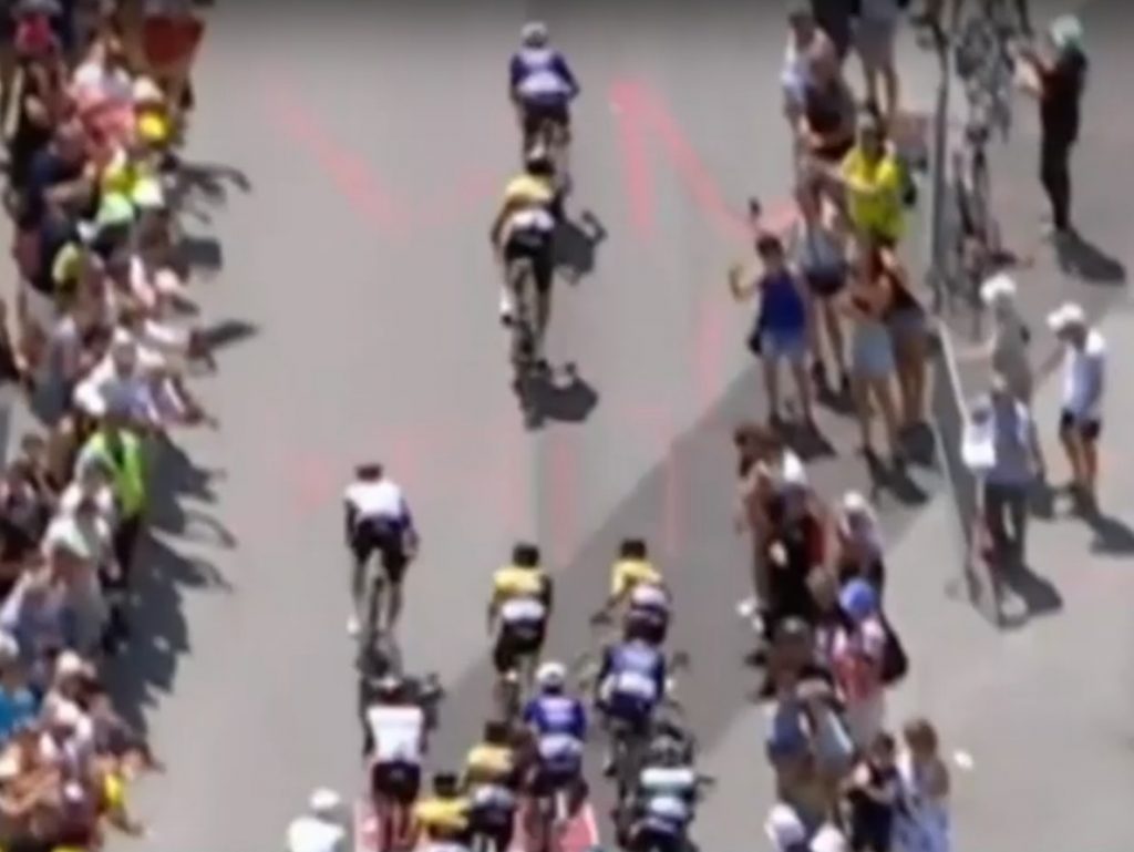 Γύρος της Γαλλίας: Χάος προκάλεσε ένας θεατής για να βγάλει selfie