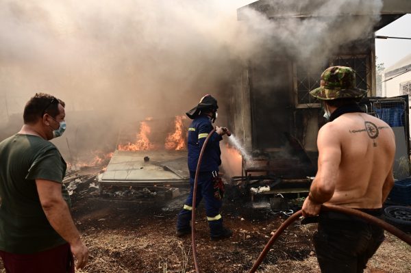 Καταγγελίες κατοίκων για «εγκατάλειψη» στο έλεος της φωτιάς