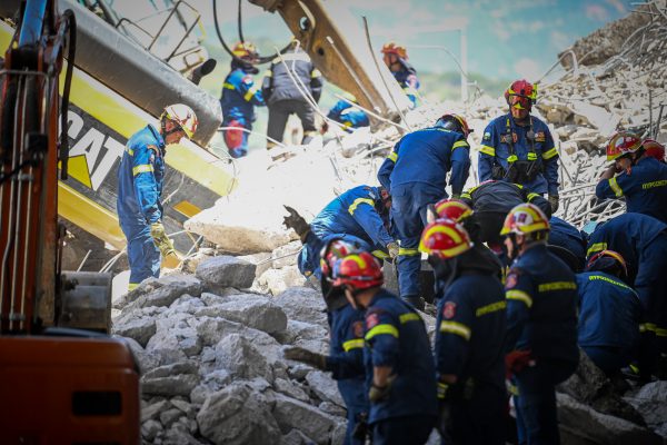 Τραγωδία στην Πάτρα: Ο Δήμος και το Εργατικό Κέντρο Πάτρας σε 24ωρη απεργία με αφορμή το εργατικό δυστύχημα σε γέφυρα