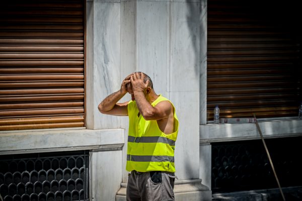 Εργαζόμενοι: Στο έλεος του καύσωνα και της απουσίας ελέγχων – Πολλές οι καταγγελίες