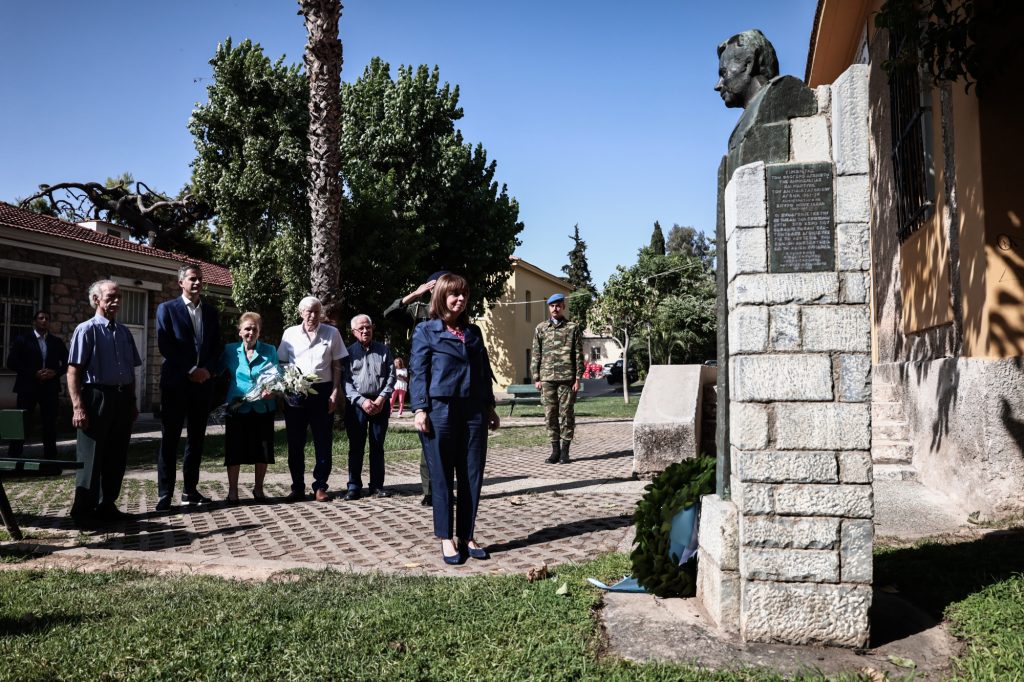 Τα μηνύματα της πολιτειακής και πολιτικής ηγεσίας για την 49η επέτειο αποκατάστασης της Δημοκρατίας