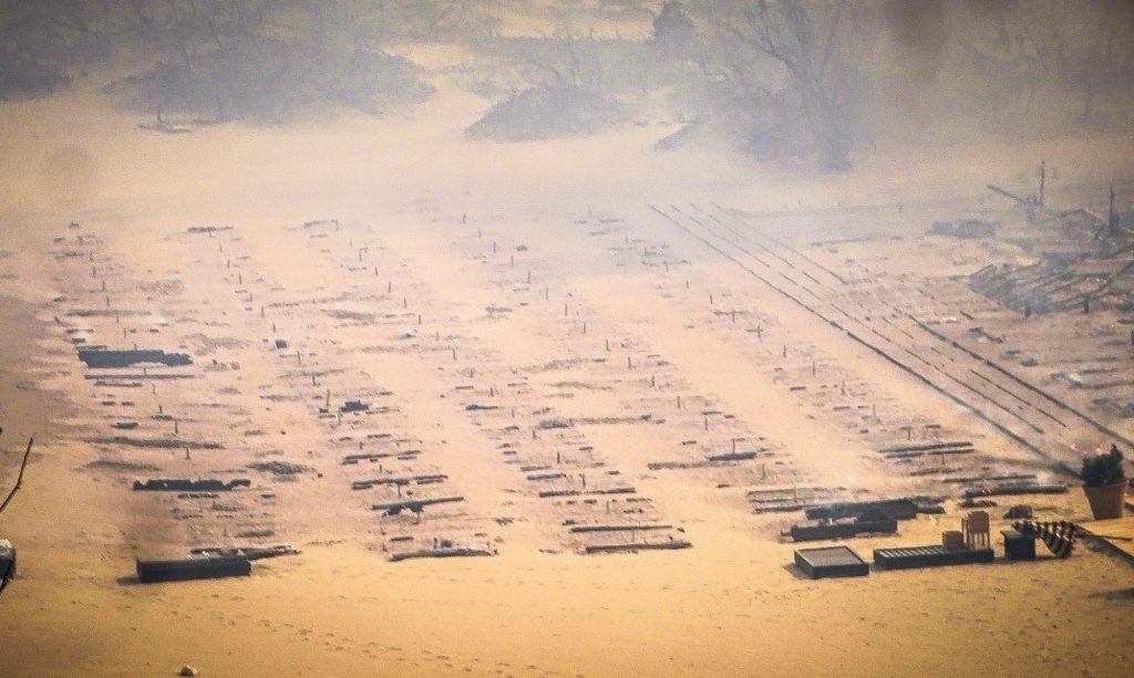 Φωτιά στη Ρόδο: Κάηκε ολοσχερώς beach bar που είχε απασχολήσει για παρανομίες
