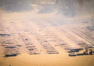 Φωτιά στη Ρόδο: Κάηκε ολοσχερώς beach bar που είχε απασχολήσει για παρανομίες