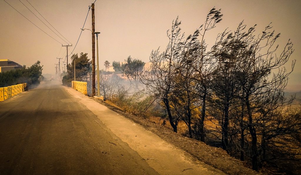 Φωτιά στη Ρόδο: «Ζούμε τραγικές στιγμές» – Συγκλονίζει ο περιφερειάρχης Νοτίου Αιγαίου