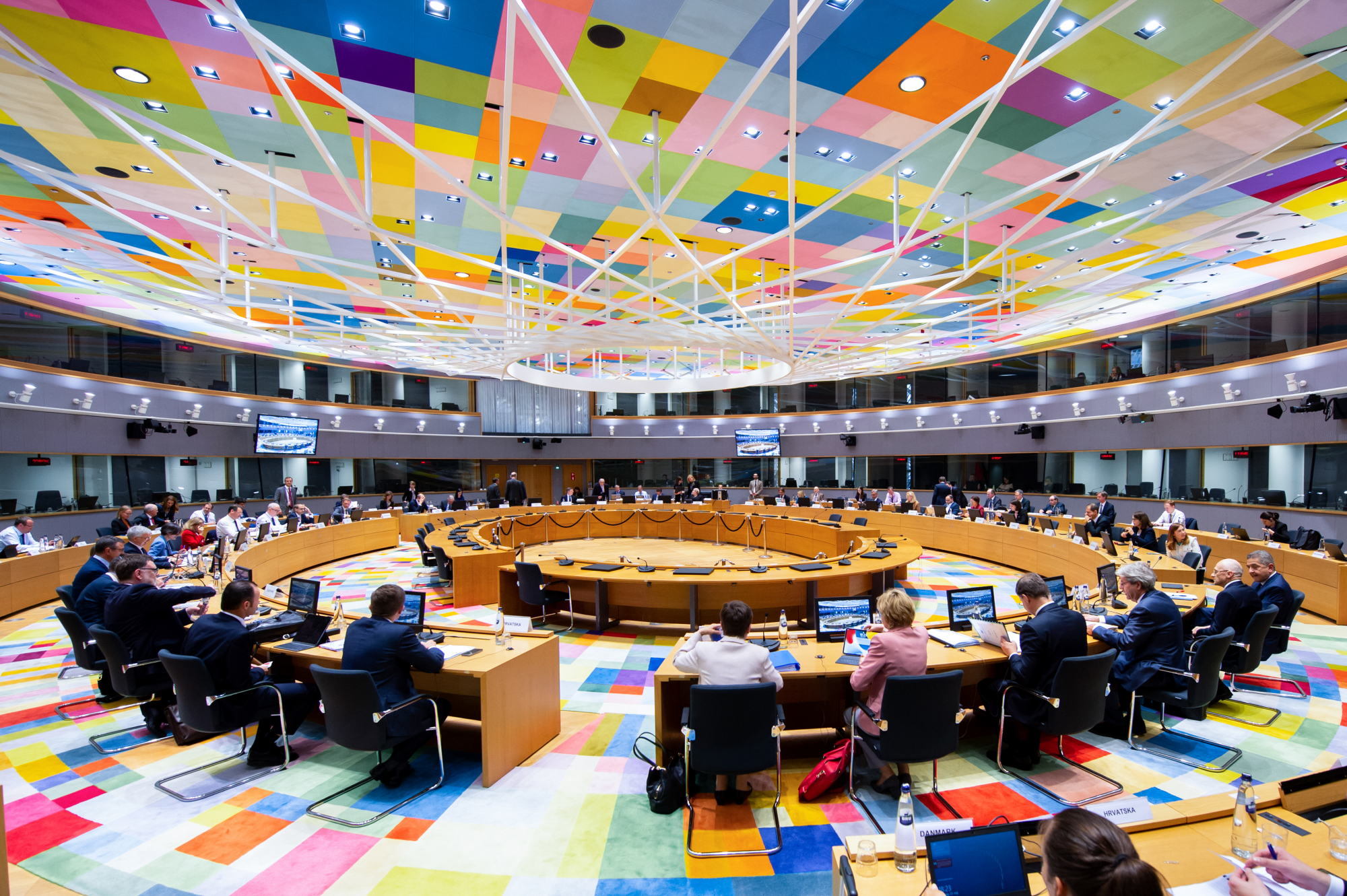 Eurogroup: Σφίγγει το δημοσιονομικό ζωνάρι - Κόβει τα μέτρα ενεργειακής στήριξης
