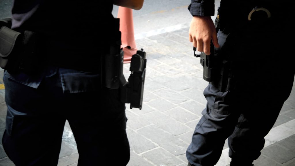 Θλίψη στην Πάτρα – Αστυνομικός κεραυνοβολήθηκε από ρεύμα