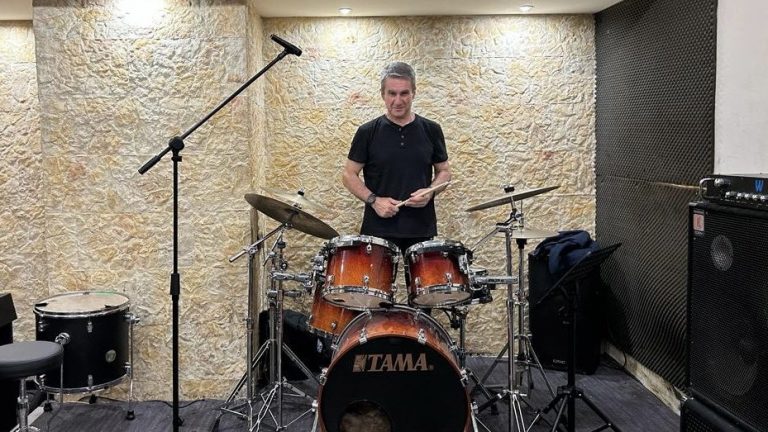 Ο Ανδρέας Λοβέρδος θα παίξει ντραμς σε πανηγύρι στο πλευρό πασίγνωστου Έλληνα τραγουδιστή