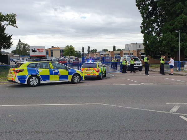 Συναγερμός για επίθεση σε σχολείο της Βρετανίας