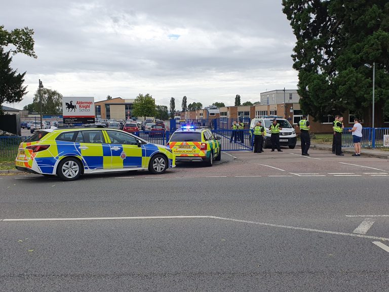 Συναγερμός για επίθεση σε σχολείο της Βρετανίας