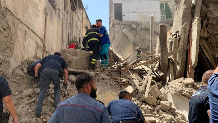 Κατάρρευση πολυκατοικίας στην Νάπολη