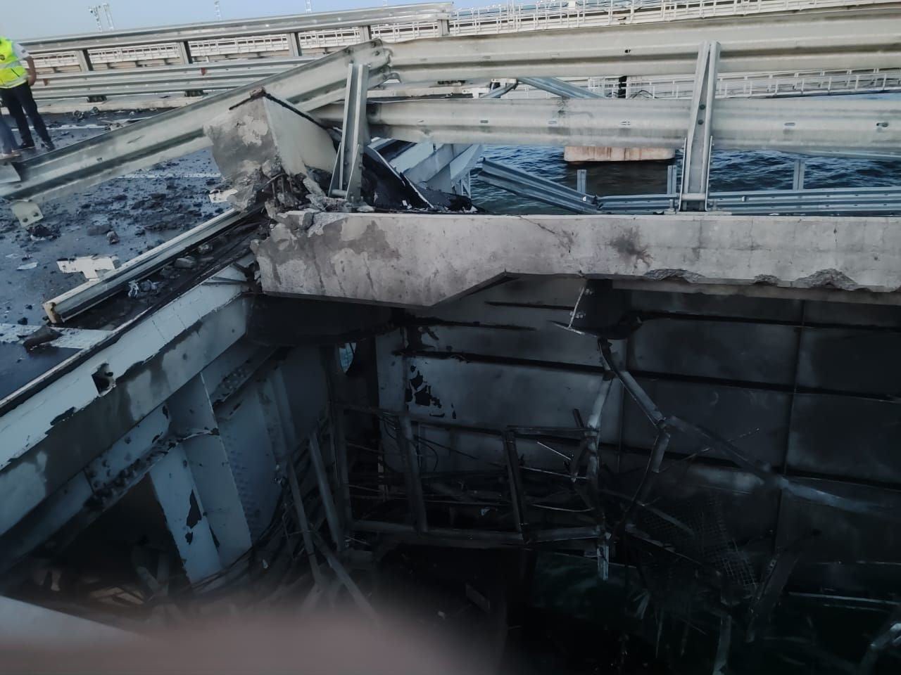 Επίθεση στη γέφυρα της Κριμαίας: «Ήταν ειδική επιχείρηση με drones των ουκρανικών υπηρεσιών» - Ανάμειξη Βρετανίας και ΗΠΑ «βλέπει» η Ζαχάροβα
