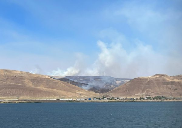 ΗΠΑ: Απειλούνται σπίτια και αγωγός φυσικού αερίου από μεγάλη πυρκαγιά στην Ουάσιγκτον