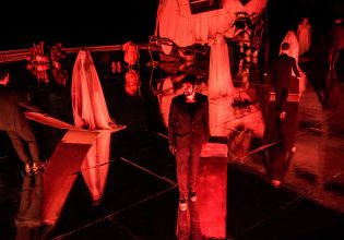 Άρης Σερβετάλης: Πρεμιέρα για τα «Βατράχια» από τη Θεσσαλονίκη