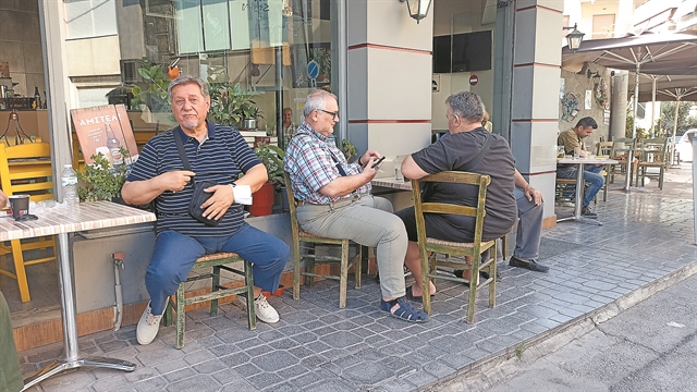 Ελληνικά καφενεία: Μικρές κοινωνίες στη μεγάλη Αθήνα