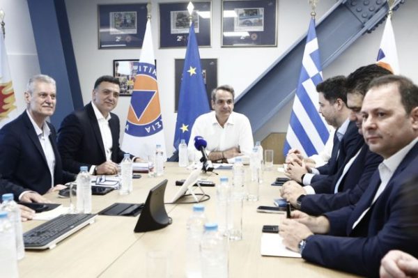 Στο υπουργείο Κλιματικής Κρίσης και Πολιτικής Προστασίας ο Μητσοτάκης – Σε εξέλιξη σύσκεψη