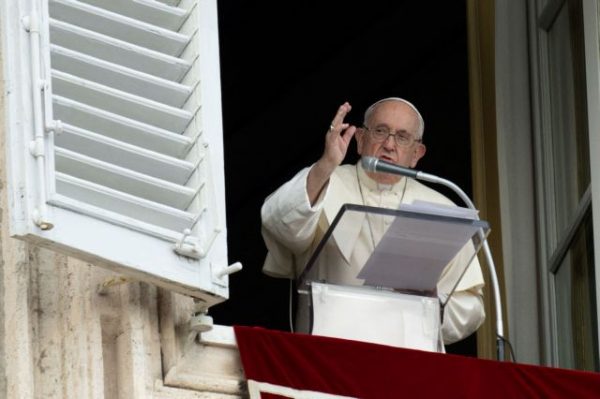 Ο πάπας Φραγκίσκος καταδίκασε το κάψιμο του Κορανίου – Συνεχίζονται οι διπλωματικές αντιδράσεις