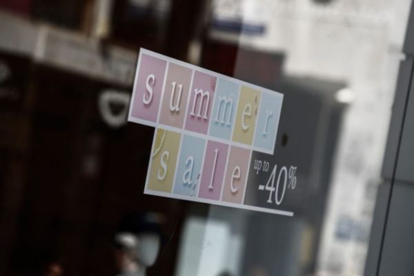 Σκρέκας: Πρόστιμα 1.440.000 ευρώ σε τρεις επιχειρήσεις για πλασματικές και εικονικές εκπτώσεις