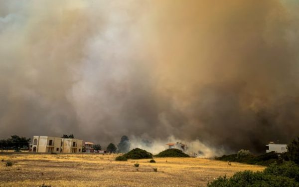 Κεραμέως για φωτιές: «Υπάρχει μεγαλύτερη έμφαση στην πρόληψη – Προτεραιότητα η ανθρώπινη ζωή»