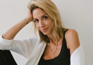 Σοφία Καρβέλα: Μαζί με τον αδερφό της Ανδρέα θυμούνται στιγμές τους