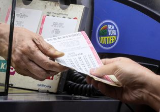Powerball: Έδωσε 2 δολάρια και έγινε δισεκατομμυριούχος
