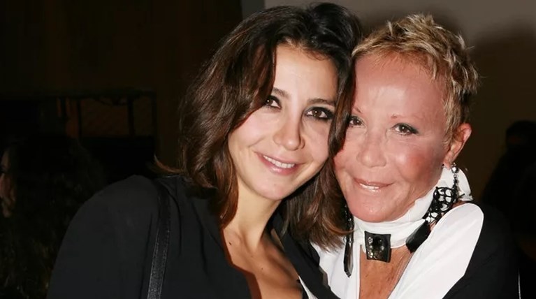 Μαρία Ελένη Λυκουρέζου: «Μετά τον θάνατο της μητέρας μου όλοι εξαφανίστηκαν»