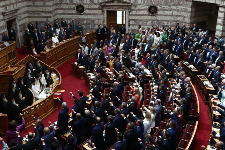 Βουλή: Δέσμευση Τασούλα για να λυθεί το χωροταξικό με τους Σπαρτιάτες
