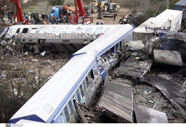 Τέμπη: Επίθεση από συγγενείς θυμάτων δέχθηκε ο Διευθυντής Ηλεκτρομηχανικών Συστημάτων του ΟΣΕ μετά την απολογία του