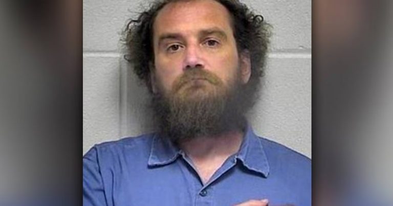 Φρίκη στο Κεντάκι: Ανδρας είχε διακοσμήσει το σπίτι του με ανθρώπινα κρανία και λείψανα