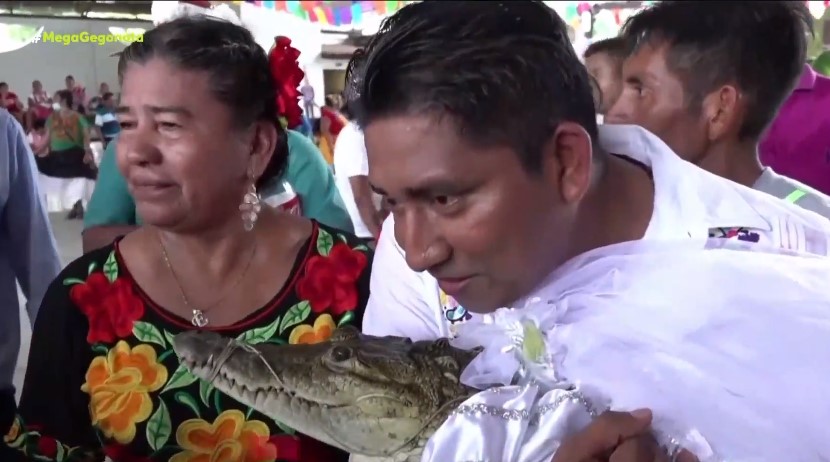 Μεξικό: Δήμαρχος παντρεύτηκε κροκόδειλο – Τι συμβολίζει το έθιμο