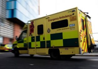 Αυτοκίνητο έπεσε σε κτίριο σχολείου στο Λονδίνο: Συναγερμός στις αρχές – Υπάρχουν τραυματίες