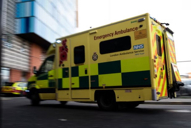 Αυτοκίνητο έπεσε σε κτίριο σχολείου στο Λονδίνο: Συναγερμός στις αρχές – Υπάρχουν τραυματίες