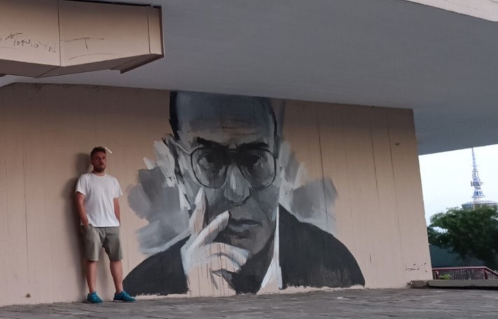 Θόδωρος Αγγελόπουλος: Εξαφανίστηκε το γκράφιτι στη μνήμη του μεγάλου δημιουργού από το ΑΠΘ