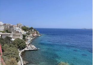 Αποστόλης Τότσικας: Οικογενειακές διακοπές στην Τήνο