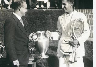 Jean René Lacoste: Ο γόνος της πλούσιας παριζιάνικης οικογένειας έγινε Νο1 τενίστας και ζάμπλουτος επιχειρηματίας
