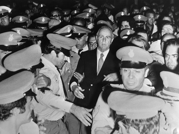 Ιούλιος 1974: Ο Κωνσταντίνος Καραμανλής γίνεται και πάλι ο εκλεκτός του λαού