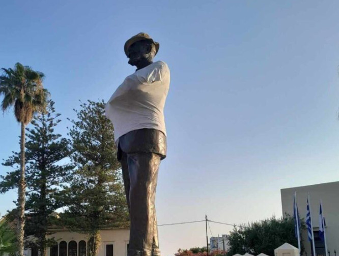 Άγνωστοι βανδάλισαν το άγαλμα του Ελ. Βενιζέλου στα Χανιά