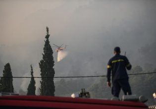 Φωτιά στο Αίγιο: Συγκλονίζει μοναχός – «Δεν αφήνω το μοναστήρι να καεί»