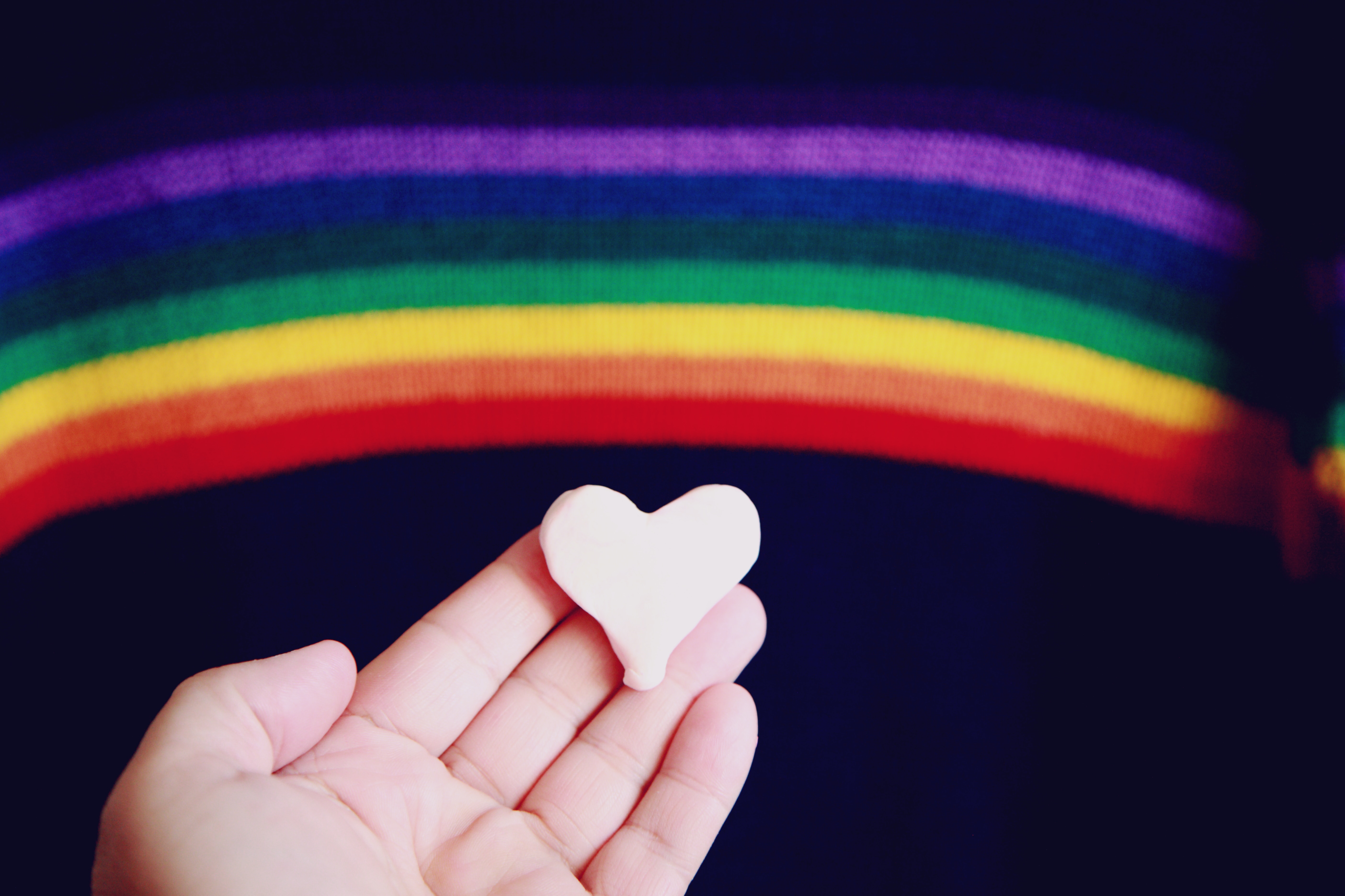 Οικογένειες Ουράνιο Τόξο: Κρατάμε μικρό καλάθι για τις δηλώσεις Μητσοτάκη περί γκέι γάμων
