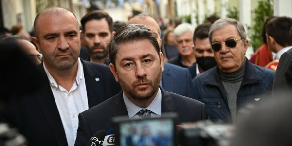 ΠΑΣΟΚ: Στήνουν γραμμές άμυνας στη νέα γαλάζια «εισβολή»