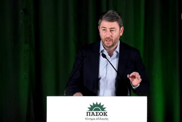 Ανδρουλάκης: Επίσημη πρώτη στη Βουλή – Ο στόχος της ανανέωσης και ποια στελέχη προορίζει για τις θέσεις «κλειδιά»