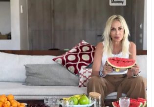 Άννα Βίσση: Χαλαρές καλοκαιρινές στιγμές με τα εγγόνια της