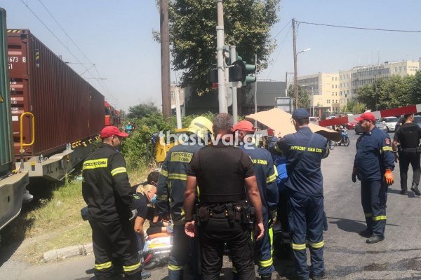 Σύγκρουση τρένου με δίκυκλο στη Θεσσαλονίκη: Πέθανε ο οδηγός της μηχανής που συγκρούστηκε με τρένο