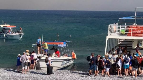 Φωτιά στη Ρόδο: Επιχείρηση μετακίνησης 19.000 ατόμων – Η μεγαλύτερη που έγινε ποτέ στη χώρα